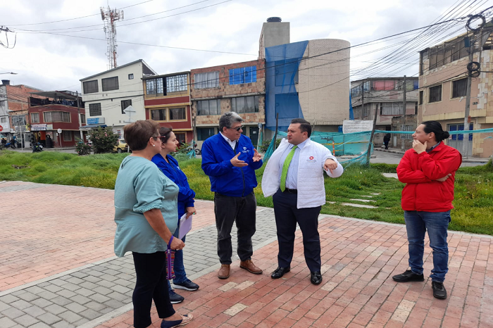 Funcionarios de la Contraloría de Bogotá D.C. en visita al barrio Villa Ximena de Tunjuelito